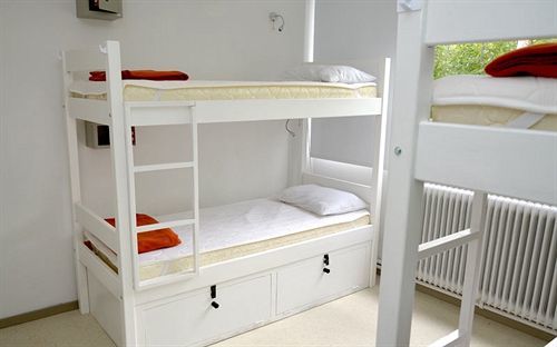 Albergue & Del Rio *